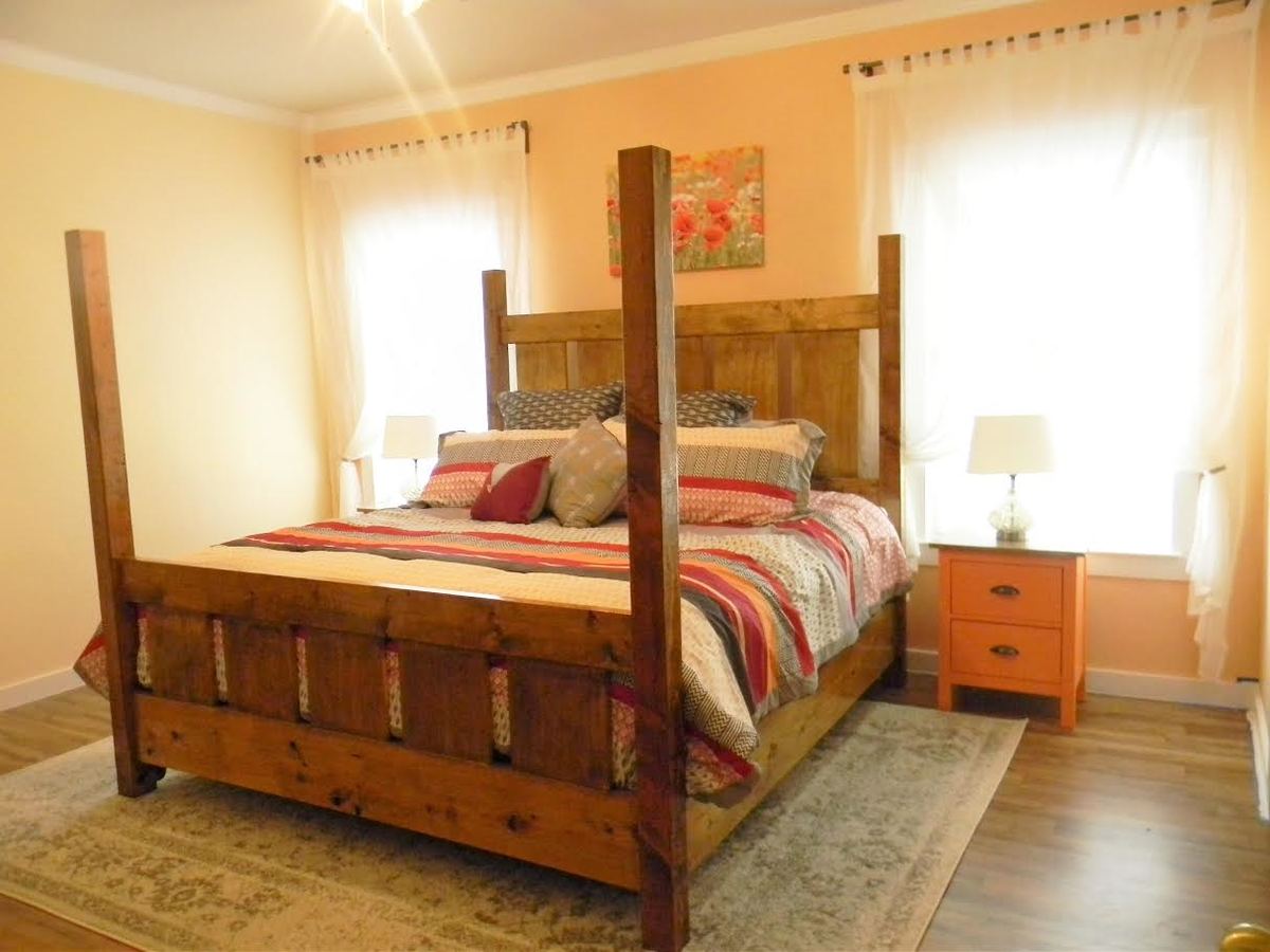 King bed deals frame with posts